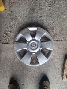 Toyota Yaris original wheel trim #2 with small crack
