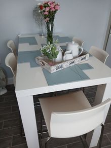 Breakfast bar and 5 high stools for sale