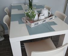 Breakfast bar and 5 high stools for sale