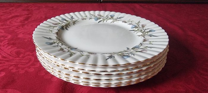 6 Piece Royal Albert Brigadoon Pattern 10.5 Inch Diameter Bone China Gold Gilt First Quality And Original Dinner Plates Made In England