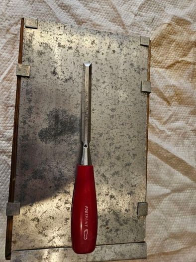 footprint made in England chisels