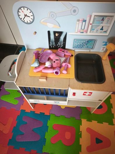 doll and vet clinic