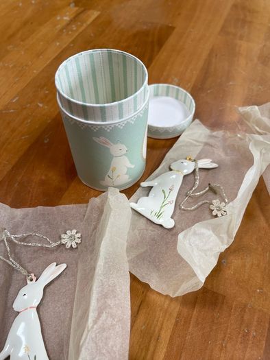 Maileg metal hand painted set of 5 rabbits in gift box .