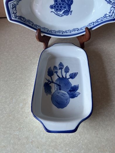 Oven to Table 2Colbalt/White Serving Dushes