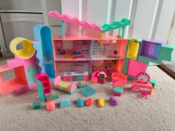LOL sand surprise house