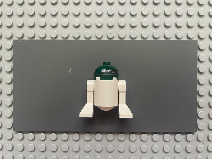 lego Star Wars sw1400 Astromech Droid, R4-P44 minifigure- Dark Silver Band Around Dome