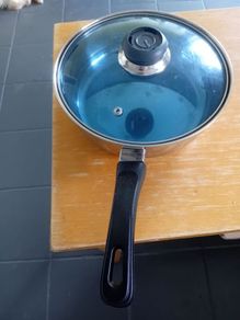 2 cooking pots