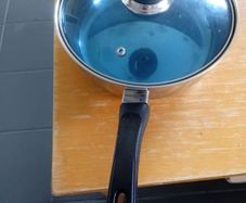 2 cooking pots