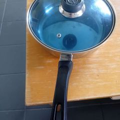 2 cooking pots
