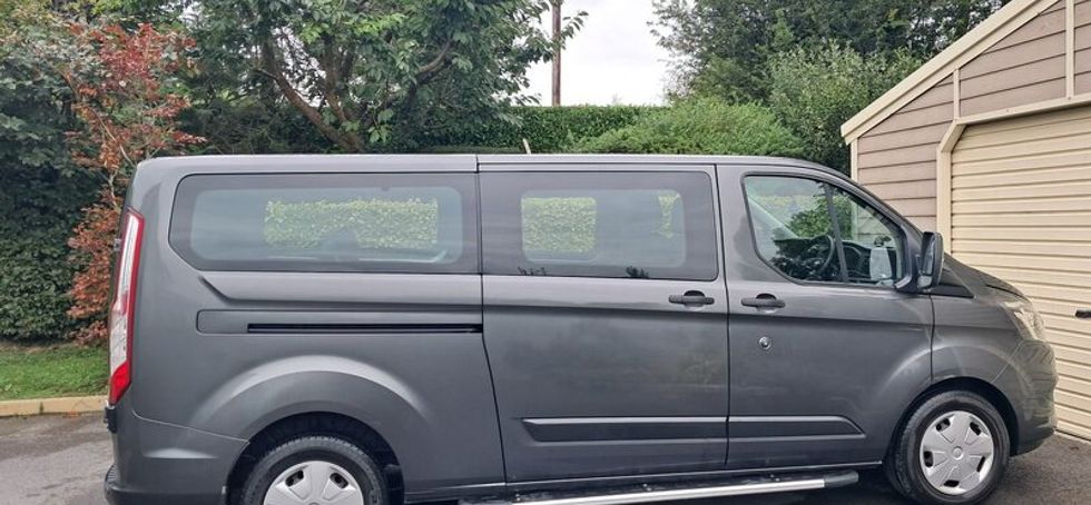 Ford Tourneo Transit Custom Kombi 9 Seater 2019