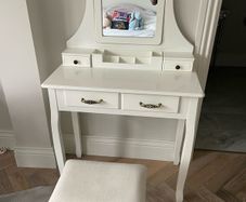 kids dressing table