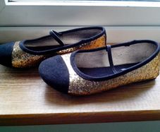 Black/ Glitter Shoes.  Junior 10