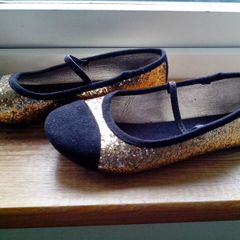 Black/ Glitter Shoes.  Junior 10
