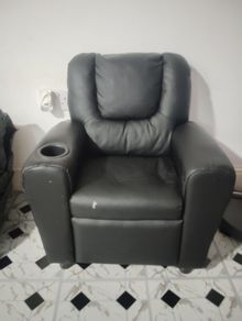 kids recliner chair bearly used