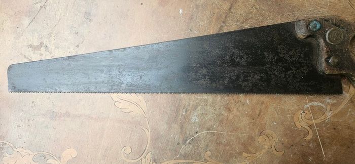 2 hand saws