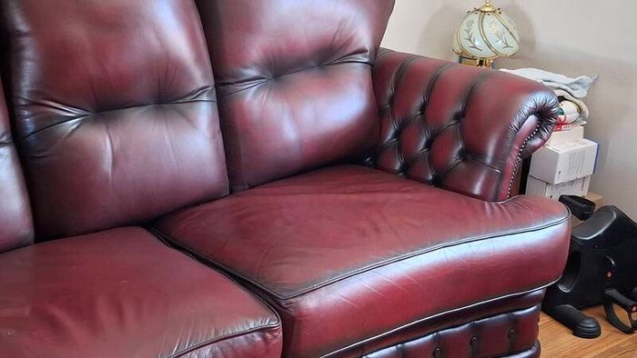 Leather Chesterfield 3 piece suite ( 3-2-1 with sprung pullout bed)