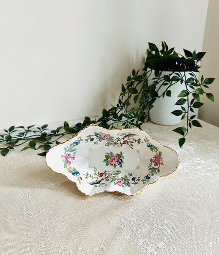 Aynsley "Pembroke" Shell Shaped Footed Bowl