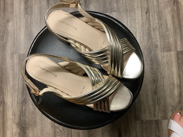 Gold Sandals size 7 (40)