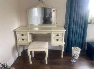 bedroom furniture set