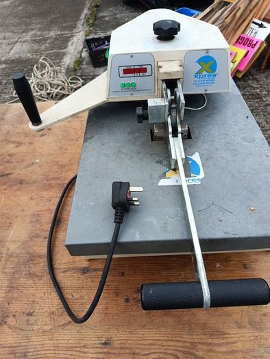 T shirt transfer press