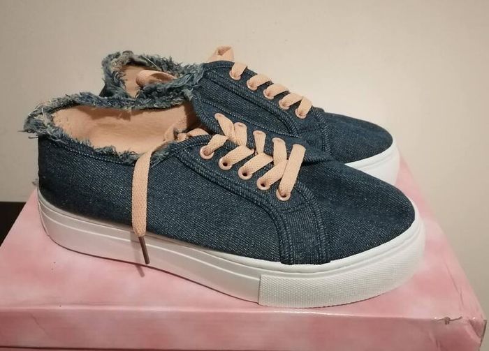Denim shoes