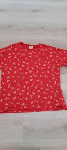 girls Xmas tshirt size 11-12 years