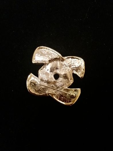 brooch