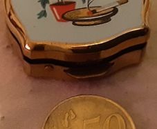 small statton ashtray box