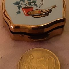small statton ashtray box