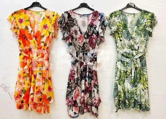 Floral dress, envelope with frills