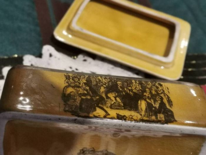 Porceline cigarette box Gosport uk