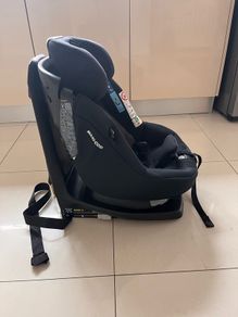 Maxi Cosi Axiss Fix 360. Car seat suitable to 4 years old