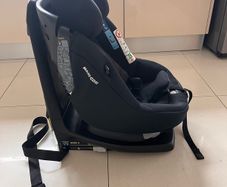 Maxi Cosi Axiss Fix 360. Car seat suitable to 4 years old