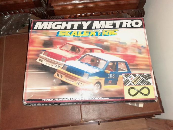 Mighty Metro scalectric track