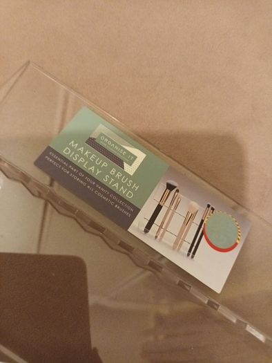 Brand new beauty brush stand