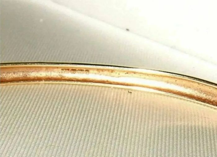 Hallmarked 9ct Gold Unisex Bangle