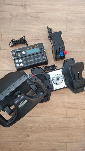 Logitech G Flight Simulator Setup (Yoke, Pedals, Throttle, Multi & Radio Panel)