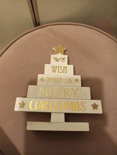 Shabby chic wooden christmas tree