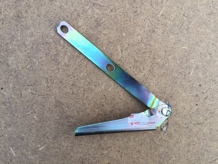 LH Bonnet Hinge (Fiat Cinquecento Seicento)