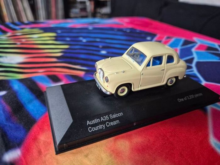 Corgi Vanguards 1:43 scale Austin A35 Saloon