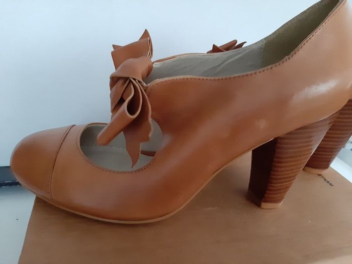 Beautiful new genuine leather Rocha John Rocha shoes