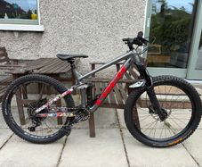 Trek Remedy 7 enduro mountain bike