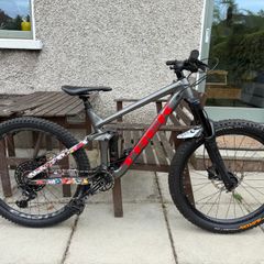 Trek Remedy 7 enduro mountain bike