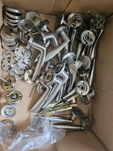 10 sets Brushed Chrome lever on rose door handles and Escutcheons