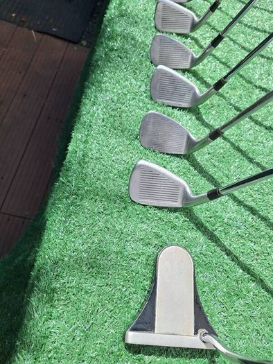 Golf clubs. Titleist set