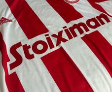 FC Olympiacos Football Shirt Size Medium
