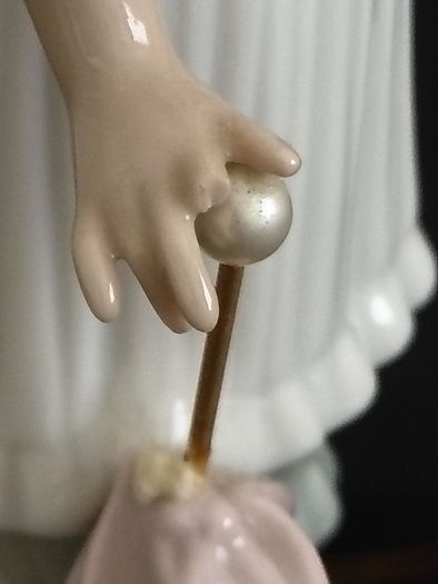 Vintage (1990) NAO By Lladro "April Showers" #1126. Damaged.