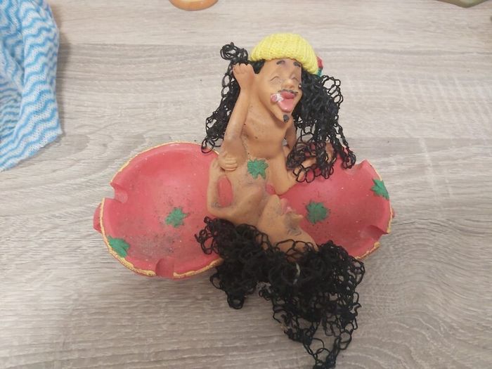 novelty ashtrays