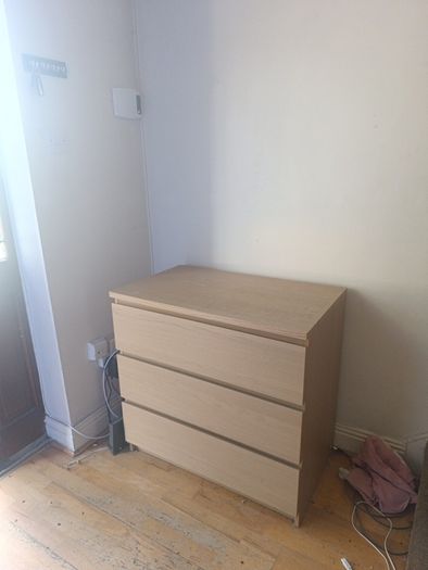 chest of drawers