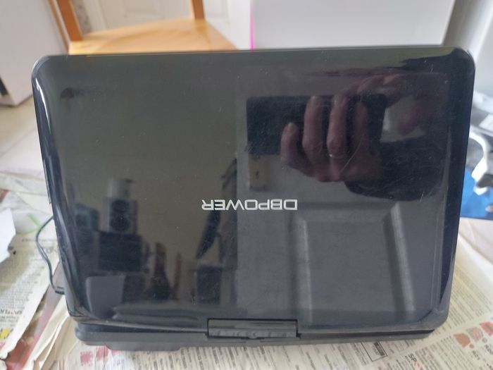5 Portable DVD Players, all working, but no charges for them, all in very good condition